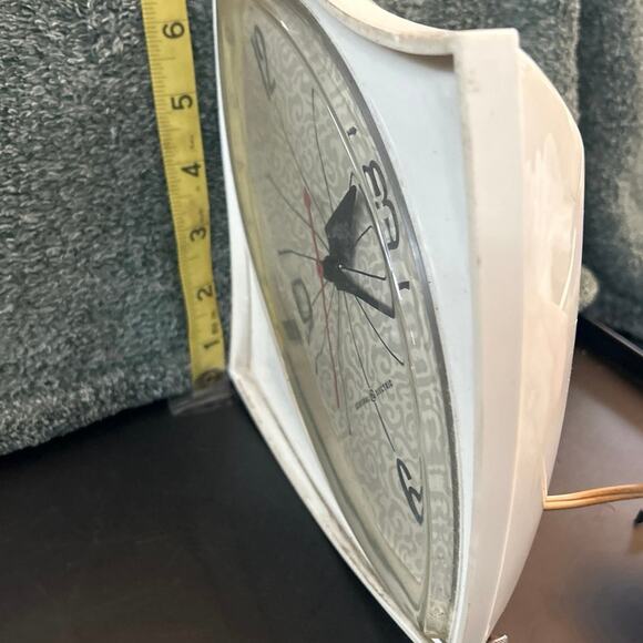 GE White Electric Atomic Wall Clock Model 2159 Works! - Picture 6 of 12